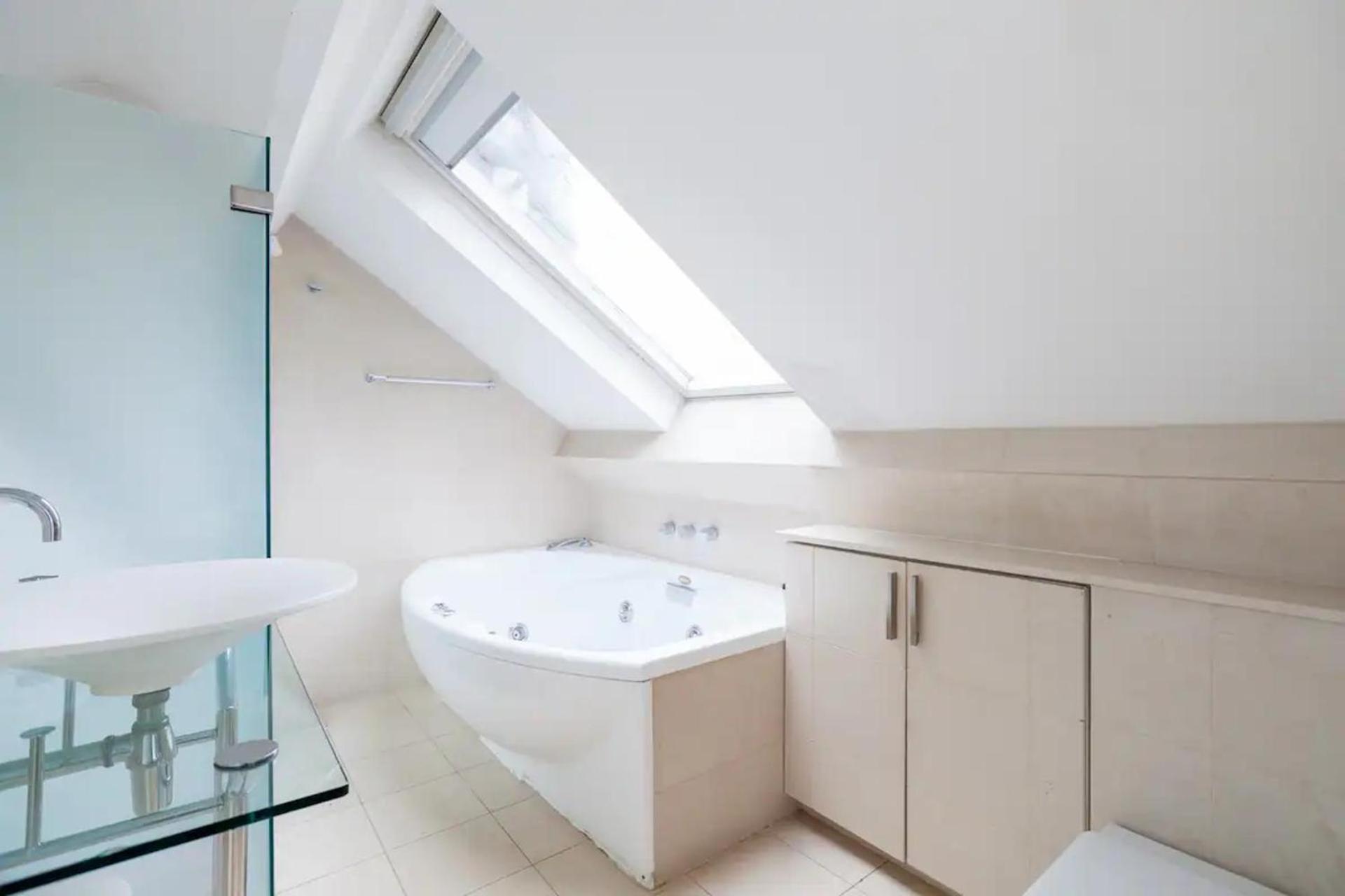 Knightsbridge 4th Floor Walk Up- Penthouse Apartamento *