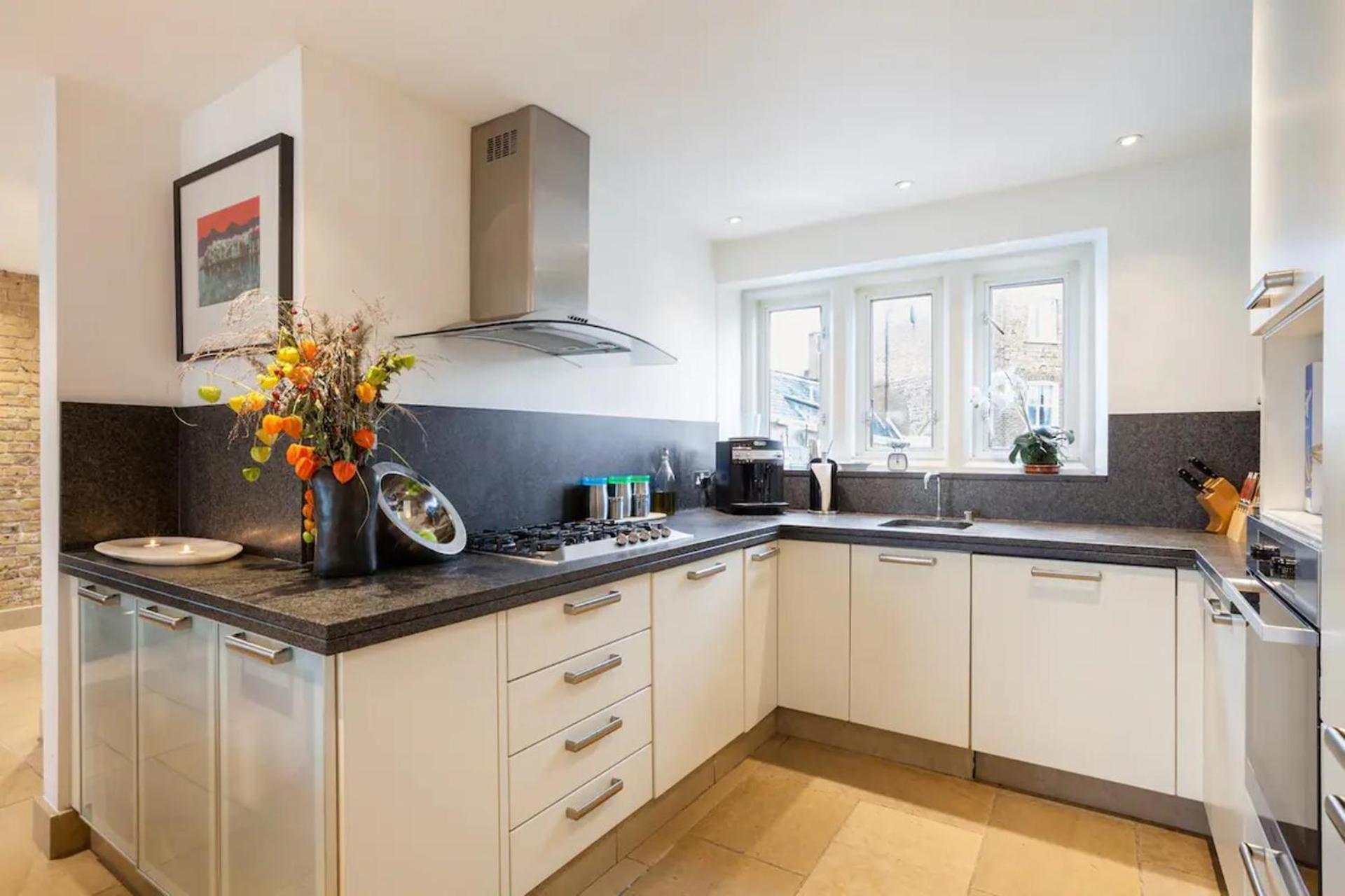 Apartamento Knightsbridge 4th Floor Walk Up- Penthouse